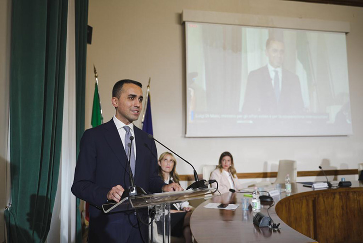 La Camera di Commercio Chieti Pescara ospita il ministro Luigi Di Maio. Contro gli antagonismi per superare l’emergenza.